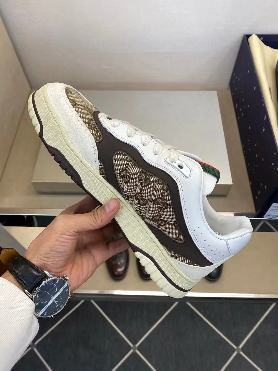 Men's Men's Shoes 💰440 [New Style] 🎍🎍Gucci - New Men's Shoes GUCCI [Lightning] The latest shoes are shipped. Original quality, fashionable, made of special materials, sheepskin lining, brand new packaging. The foot feels super comfortable and the workmanship is impeccable. Size: Male 38-44 (45 can be customized